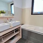 Villa Superbe Avec Piscine Chauffee A Proximite Du Centre Village La Flotte