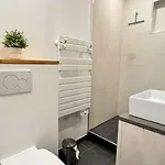 Superbe Avec Piscine Chauffee A Proximite Du Centre Village Villa La Flotte