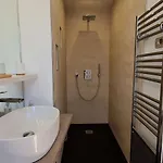 Superbe Avec Piscine Chauffee A Proximite Du Centre Village Villa *