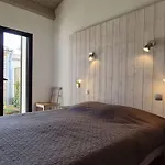 Superbe Avec Piscine Chauffee A Proximite Du Centre Village La Flotte