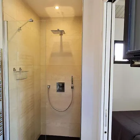 Superbe Avec Piscine Chauffee A Proximite Du Centre Village La Flotte