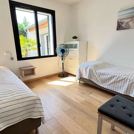 Villa Superbe Avec Piscine Chauffee A Proximite Du Centre Village La Flotte