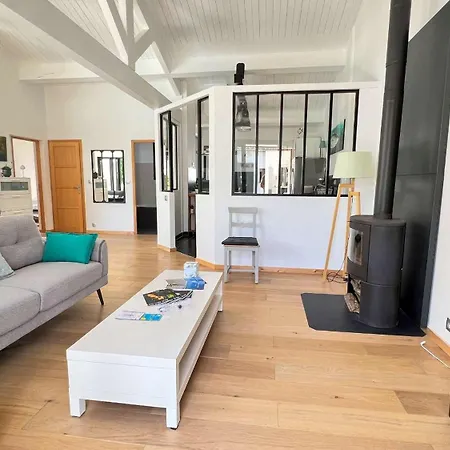 Superbe Avec Piscine Chauffee A Proximite Du Centre Village Villa La Flotte