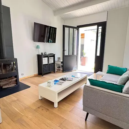 Superbe Avec Piscine Chauffee A Proximite Du Centre Village La Flotte