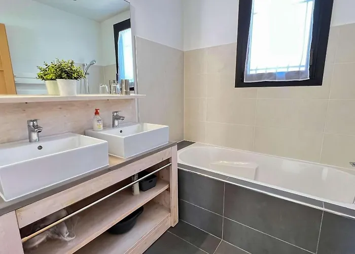 Villa Superbe Avec Piscine Chauffée à Proximité Du Centre Village La Flotte