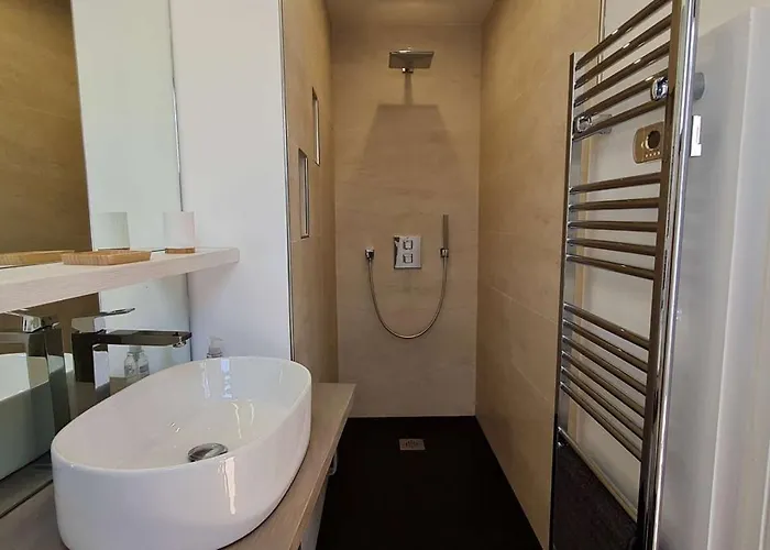 Superbe Avec Piscine Chauffée à Proximité Du Centre Village Villa *