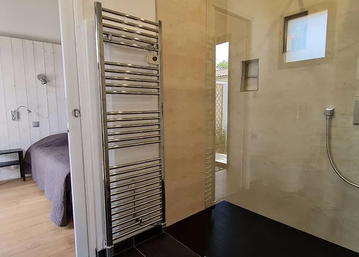 Superbe Avec Piscine Chauffée à Proximité Du Centre Village Villa La Flotte