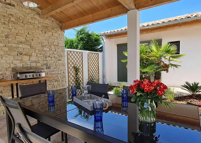 Superbe Avec Piscine Chauffée à Proximité Du Centre Village * La Flotte