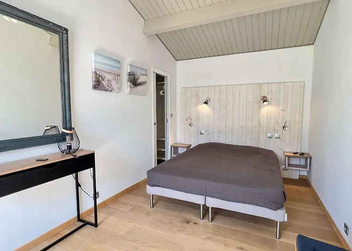 Superbe Avec Piscine Chauffée à Proximité Du Centre Village Villa La Flotte