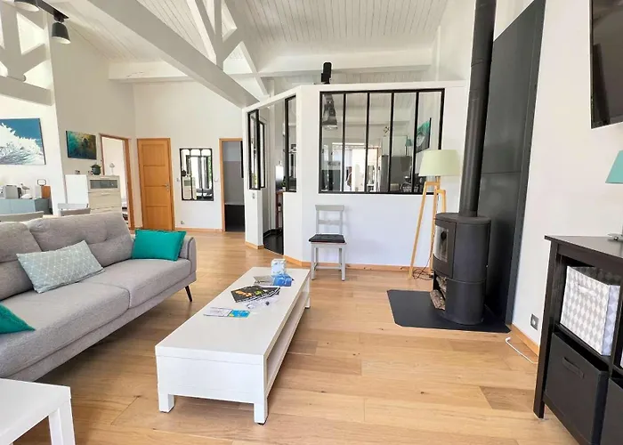 Superbe Avec Piscine Chauffée à Proximité Du Centre Village Villa La Flotte